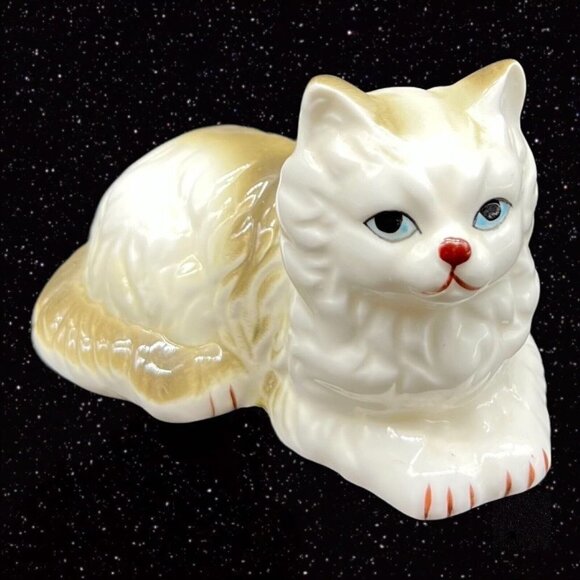 Vintage Genuine Bone China White Gray Cat Kitten Figurine Taiwan 3.5”W 2”T - Picture 1 of 12
